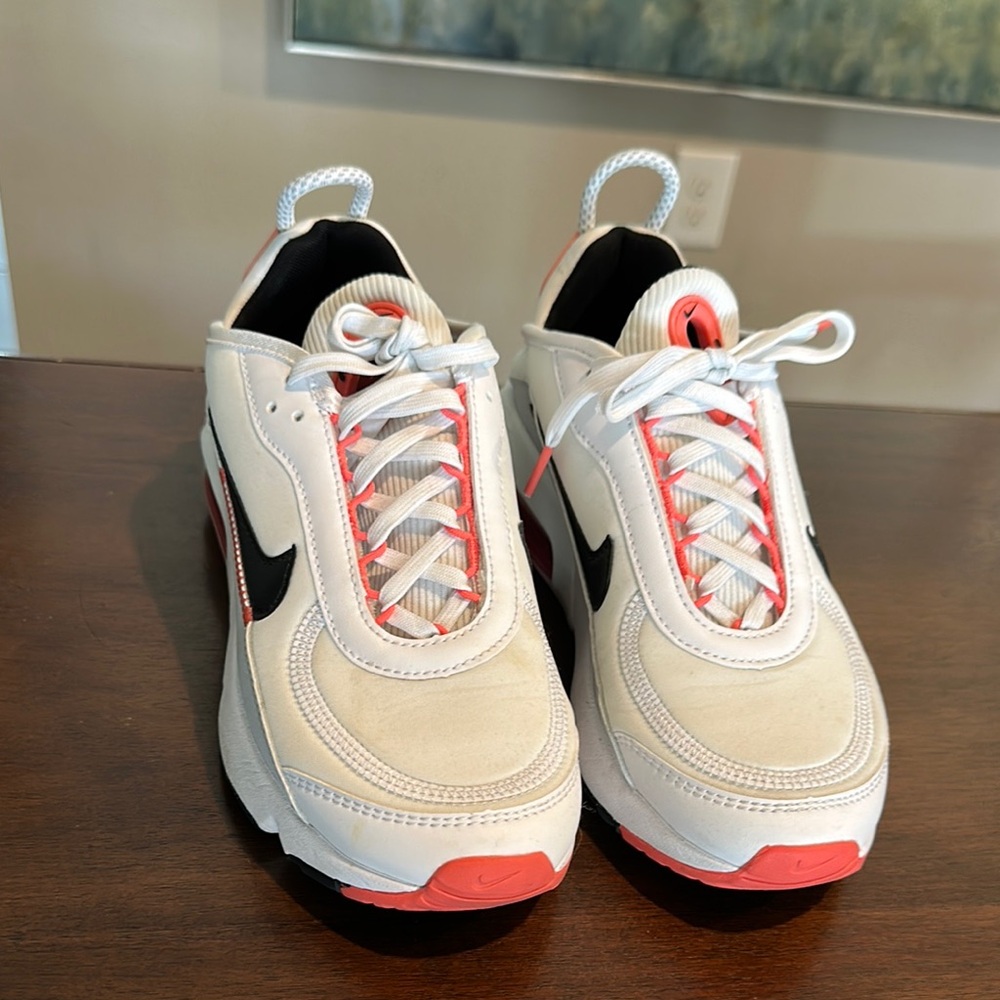 Nike Air Max 2090 C/S 'White
Magic Ember'